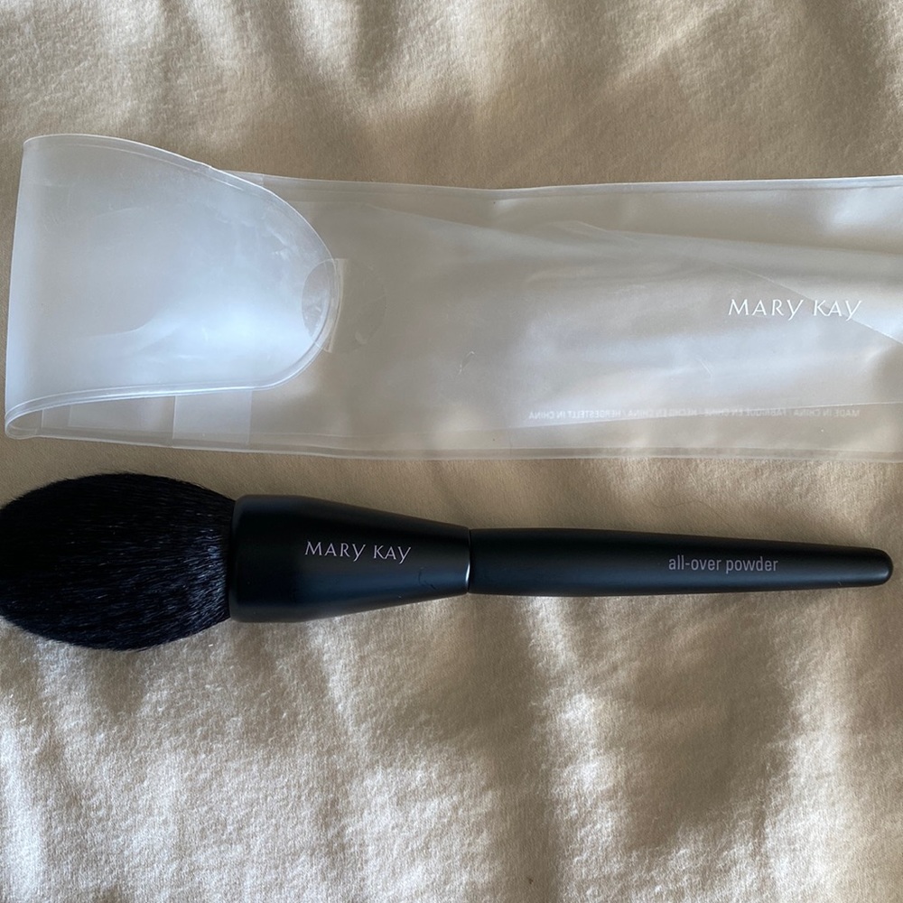 Mary Kay all over powder brush